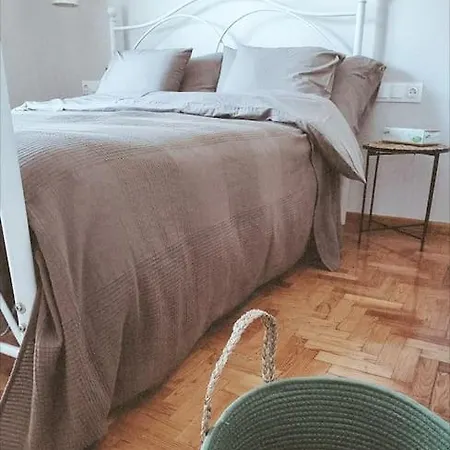Bougainvillea Apartment *