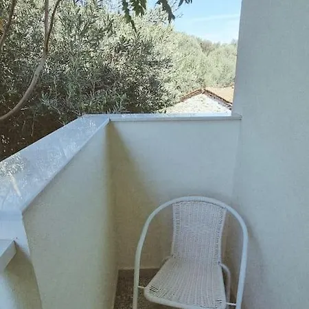 Apartment Bougainvillea Pyrgadikia